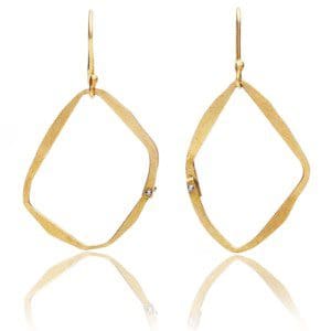 Asymmetric 18k gold loop earrings
